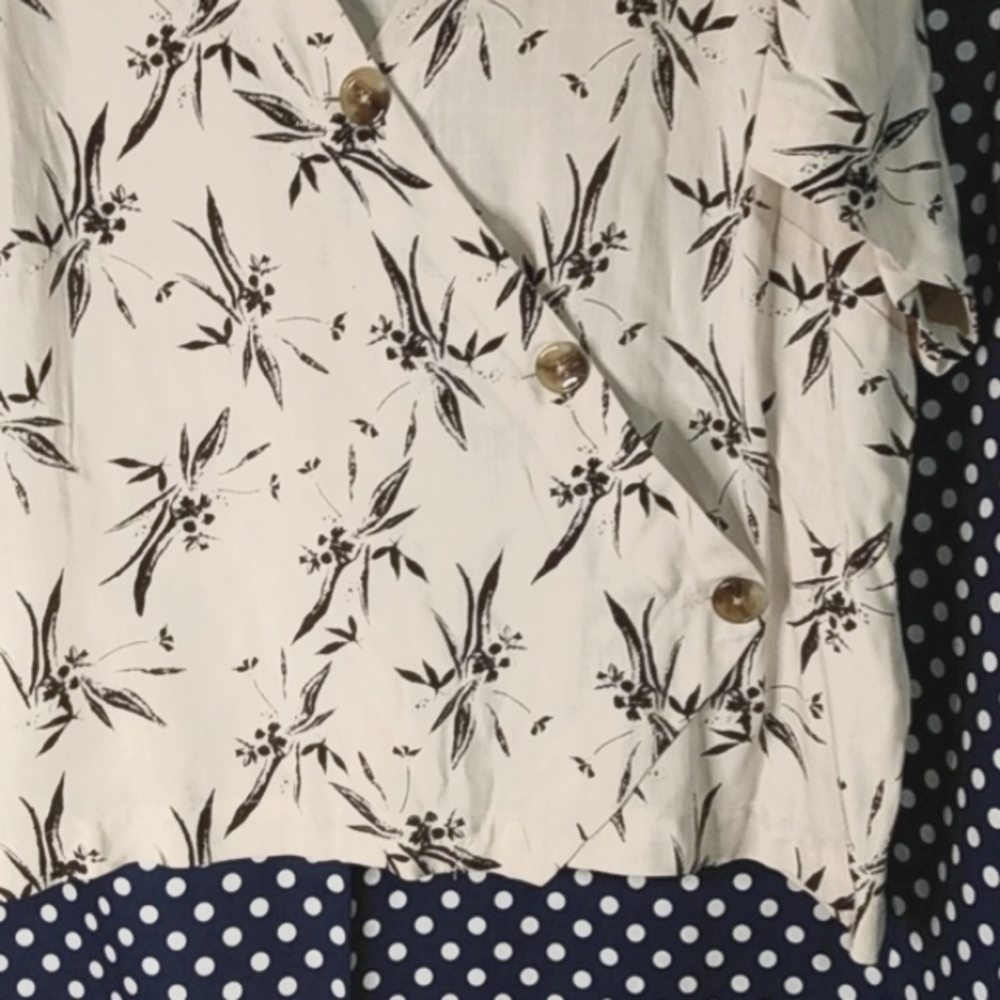 2/$10 Tribal Womens Size P/XL  short sleeve print blouse - Picture 3 of 5